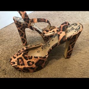 Leopard platform heel